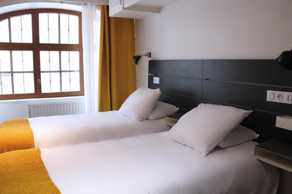 Postel nebo postele na pokoji v ubytování Hotel Athanor Centre