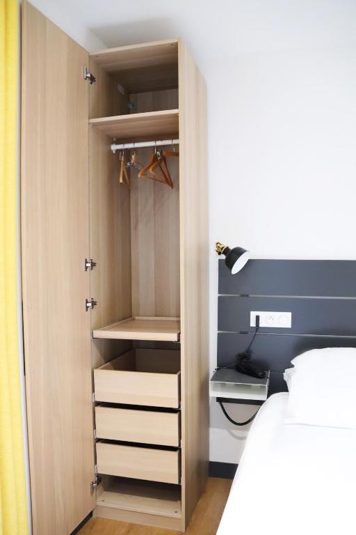 Postel nebo postele na pokoji v ubytování Hotel Athanor Centre