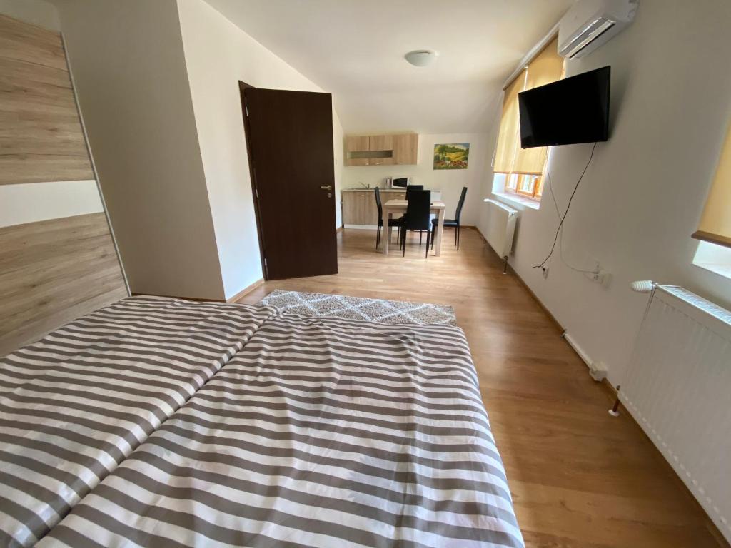 Postel nebo postele na pokoji v ubytování Aqua