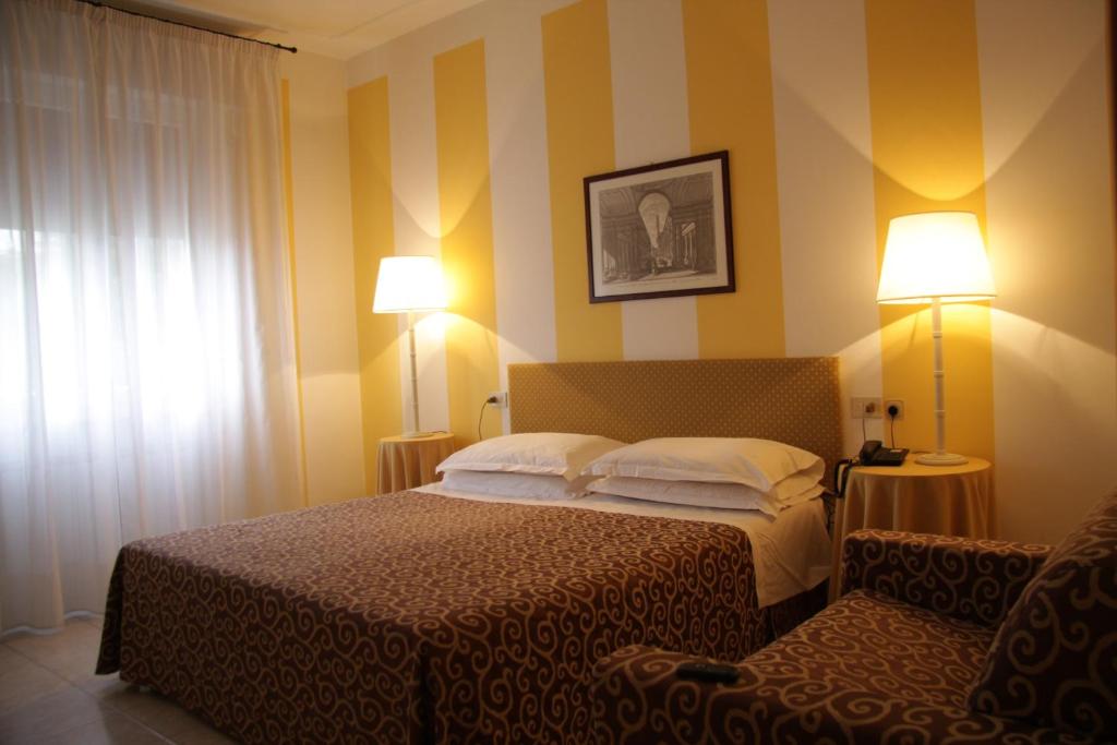 Postel nebo postele na pokoji v ubytování Hotel Alex