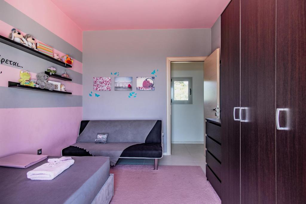 Uma área de estar em Villa Iris