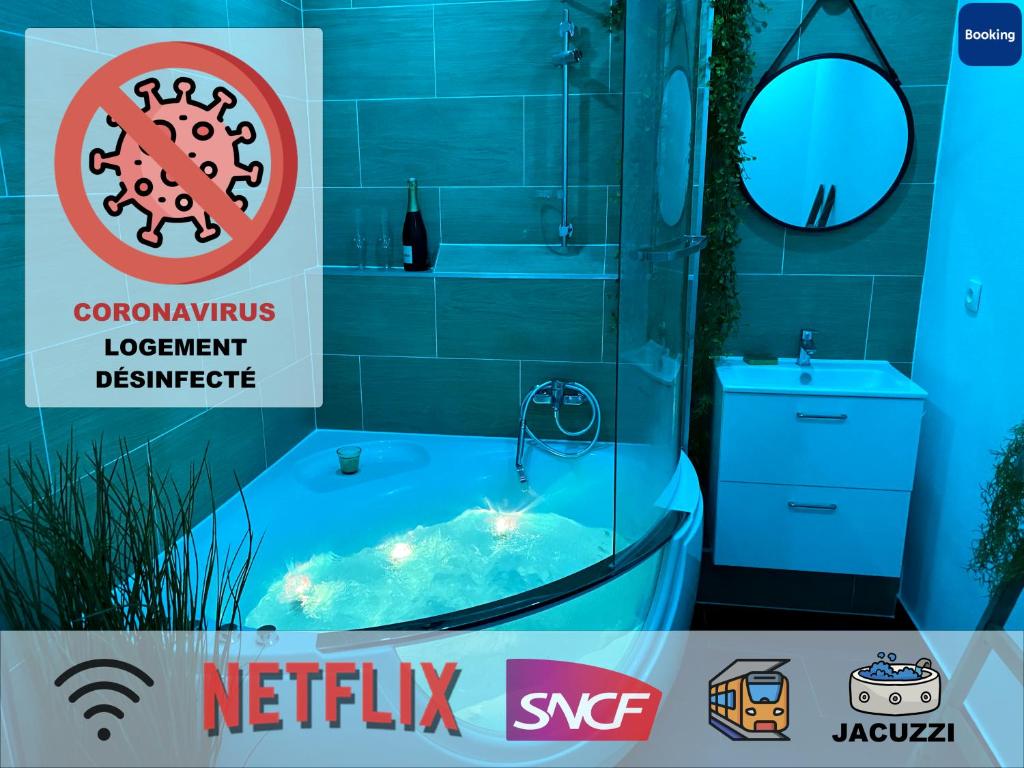 łazienka z wanną z napisem "netflix sidx sidx" w obiekcie La cabane voyage w Rouen