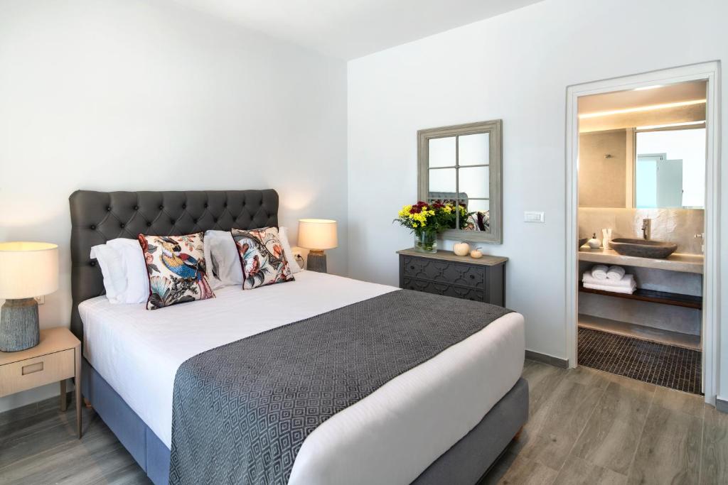 Łóżko lub łóżka w pokoju w obiekcie Siete Mares Luxury Suites