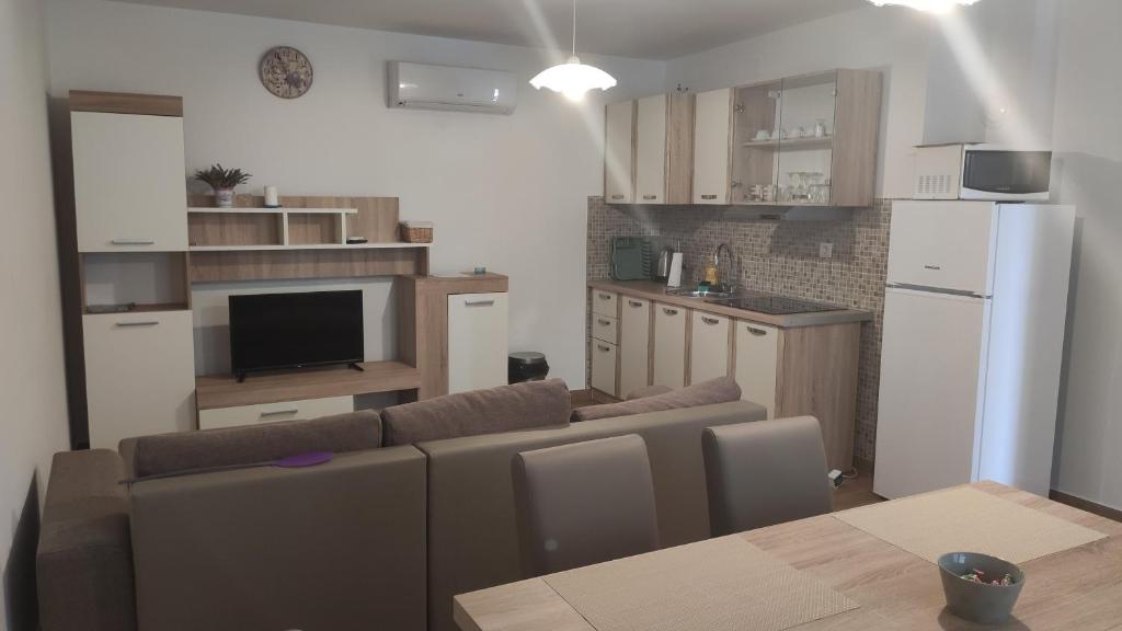 Kuchyň nebo kuchyňský kout v ubytování Apartmani Andrea