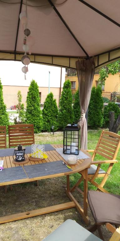 Vonkajšia záhrada v ubytovaní Apartament Nadmorski