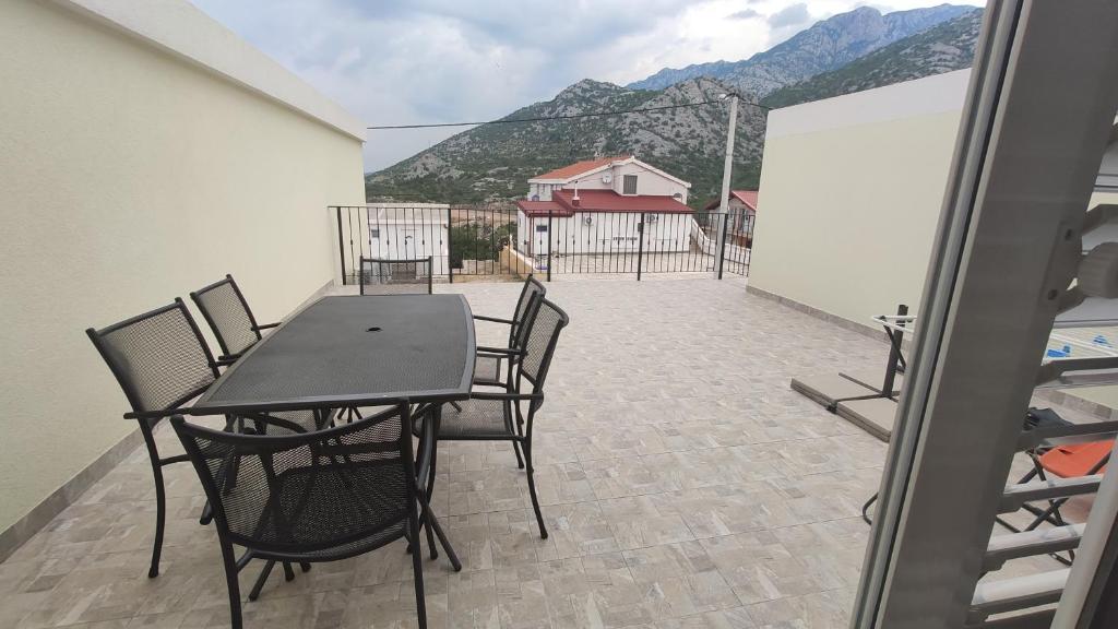 Nespecifikovaný výhled na hory nebo výhled na hory při pohledu z apartmánu