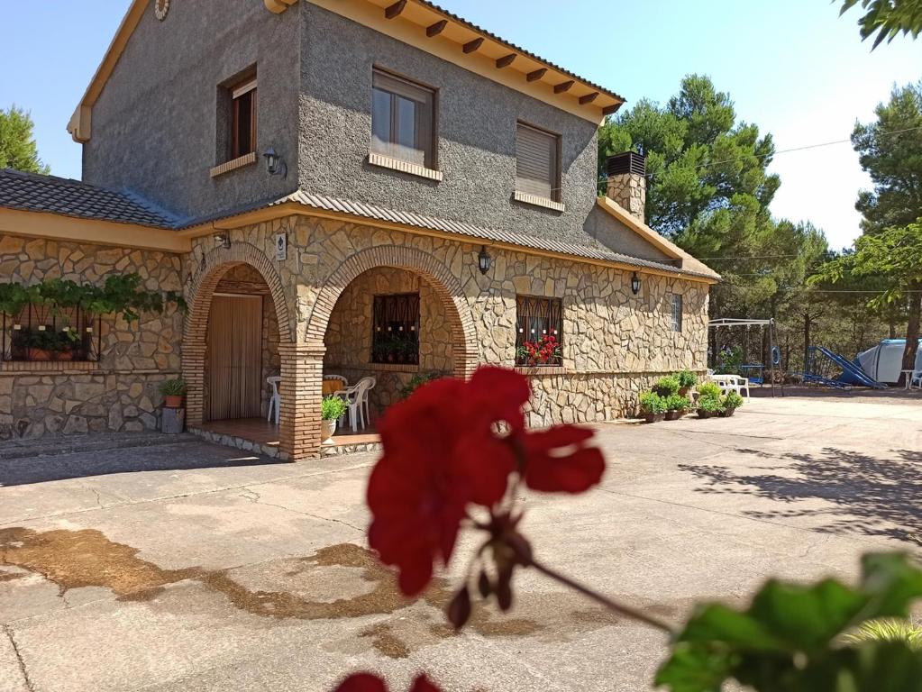 Το κτήριο όπου στεγάζεται  η παραθεριστική κατοικία