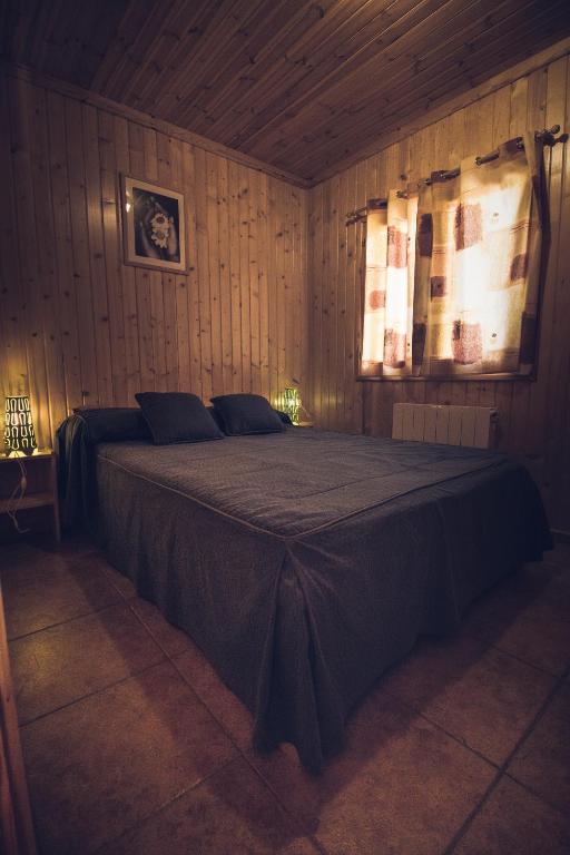 A bed or beds in a room at Camping Aneto