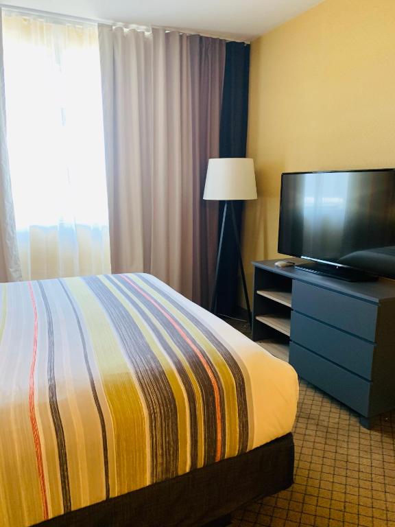 Country Inn & Suites by Radisson, San Jose International Airport, CA photo