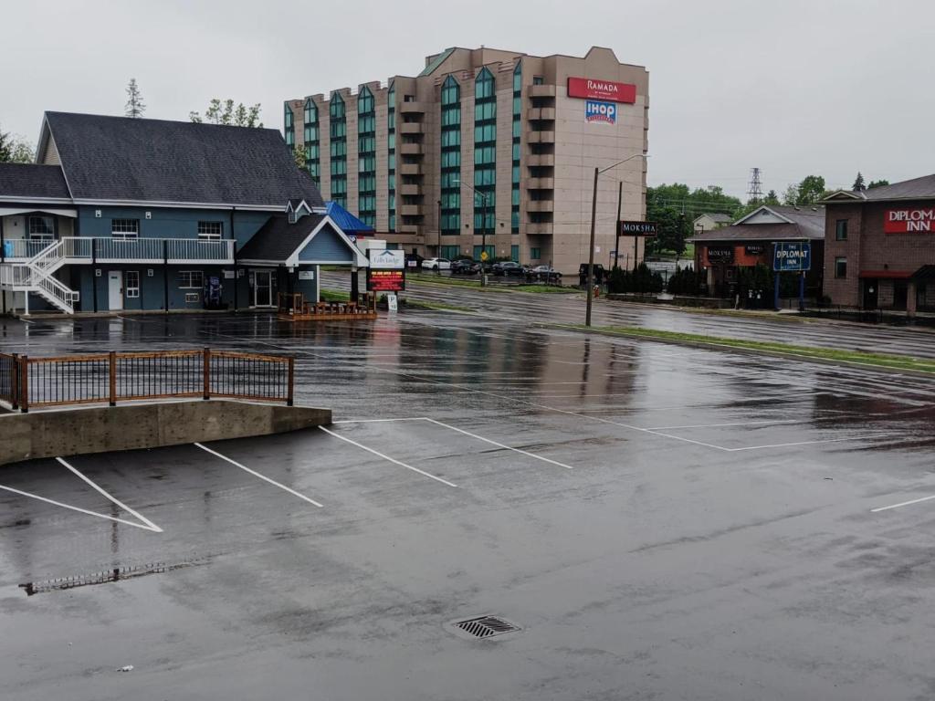 Falls Lodge & Suites - Resim 27