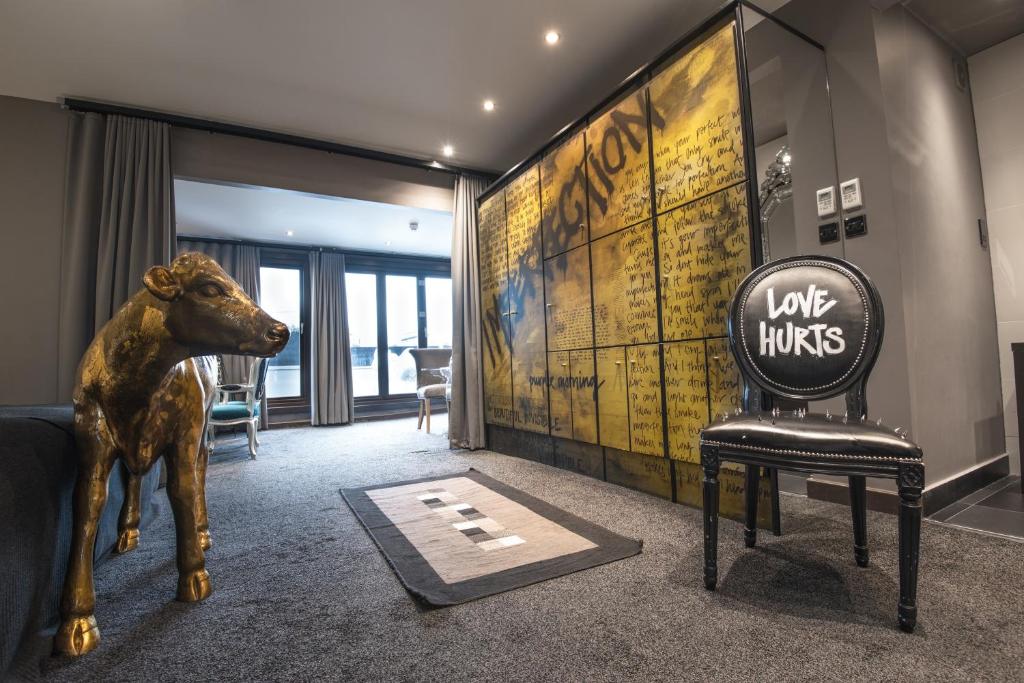 The Exhibitionist Hotel - Resim 27