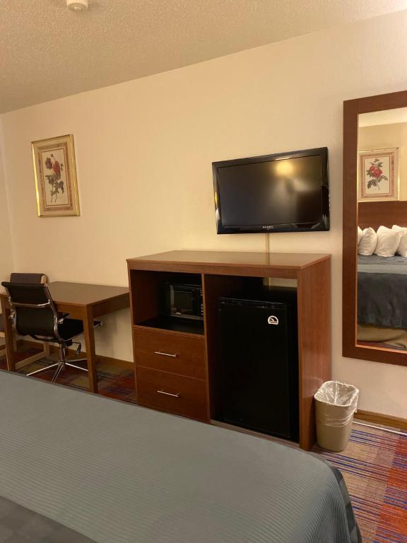 Americas Best Value Inn Champaign - Habitación Con Cama Extragrande - No Fumadores