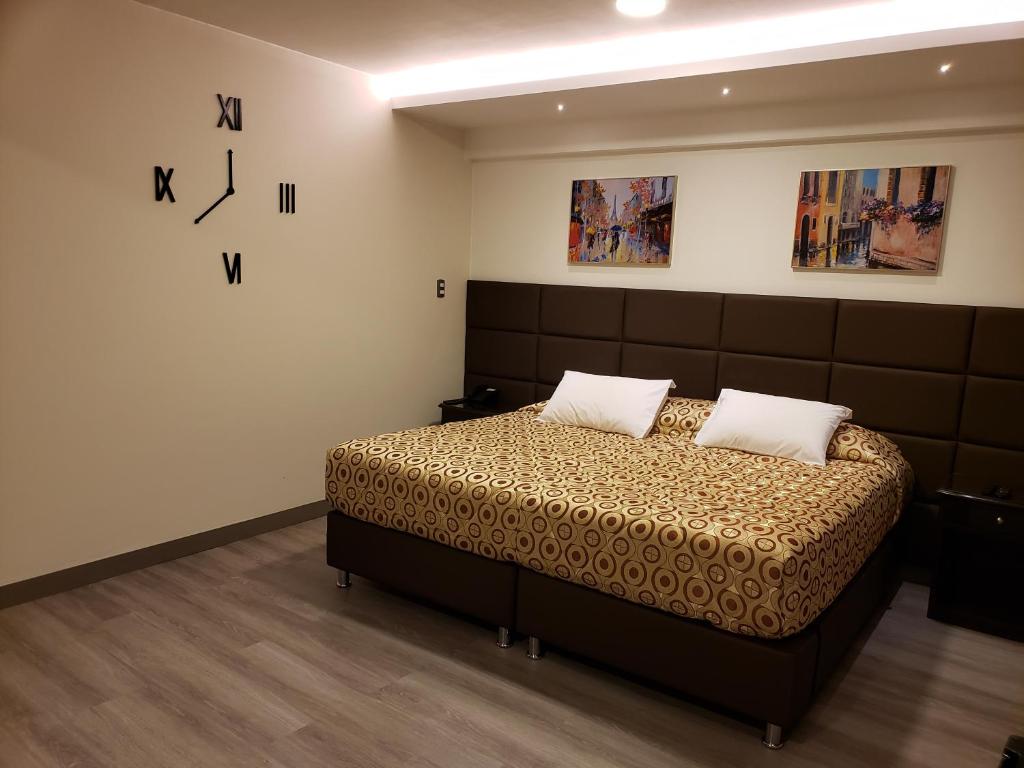 Postel nebo postele na pokoji v ubytování Hotel Lexus