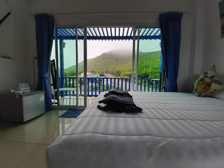 Postel nebo postele na pokoji v ubytování Blue sky Koh larn Resort