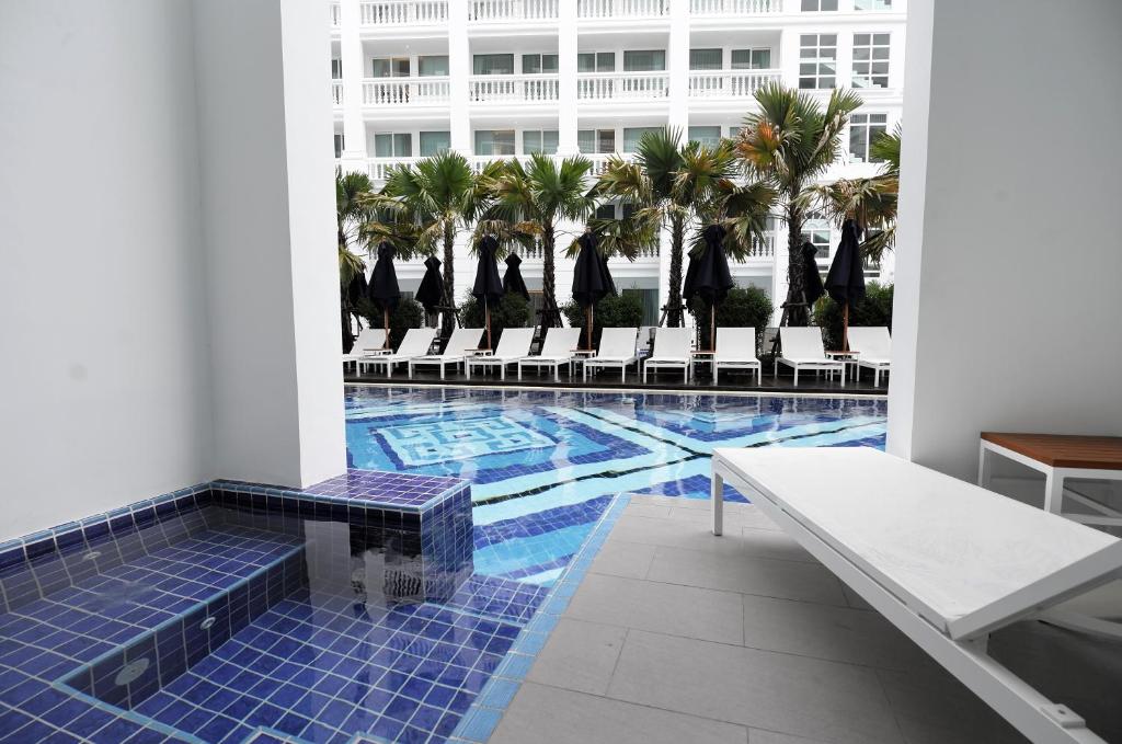 Mövenpick Myth Hotel Patong Phuket - 11