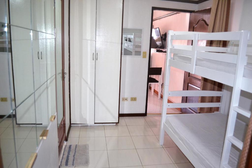 Kuchyň nebo kuchyňský kout v ubytování Villa Prescilla