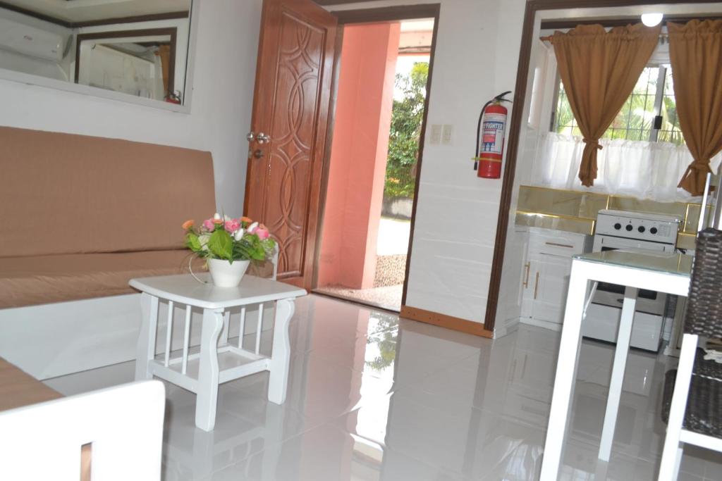 Kuchyň nebo kuchyňský kout v ubytování Villa Prescilla