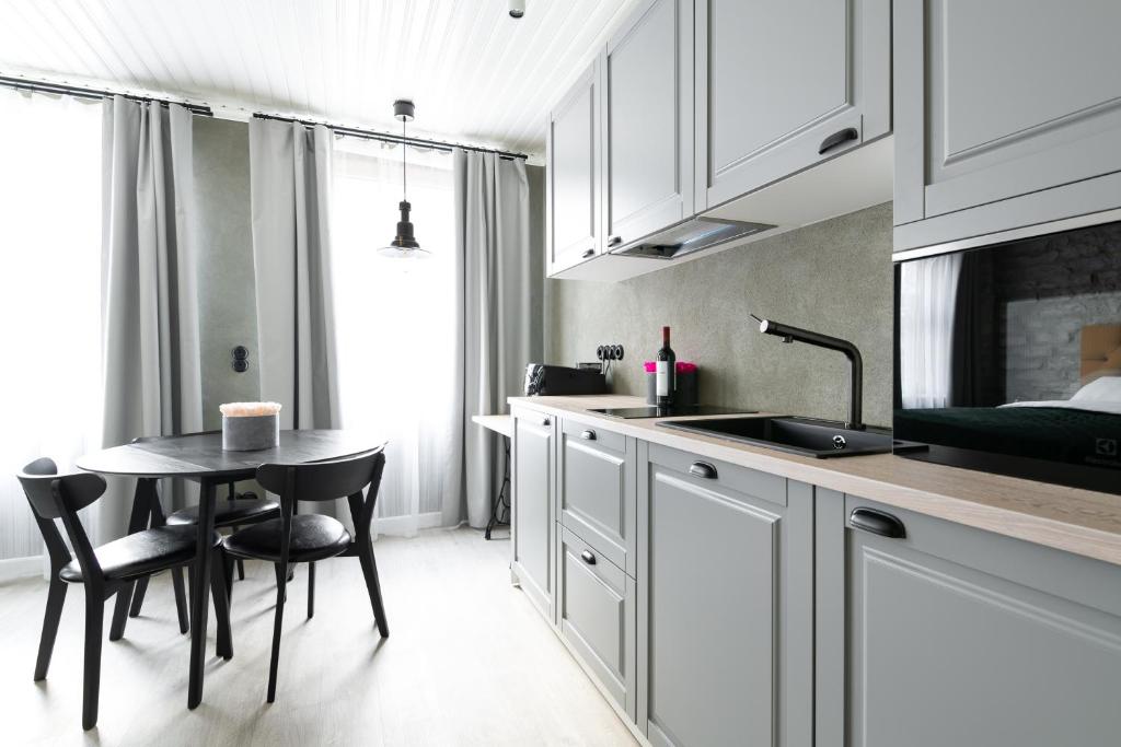 Kuchyň nebo kuchyňský kout v ubytování Magasini Fine Estate Apartments
