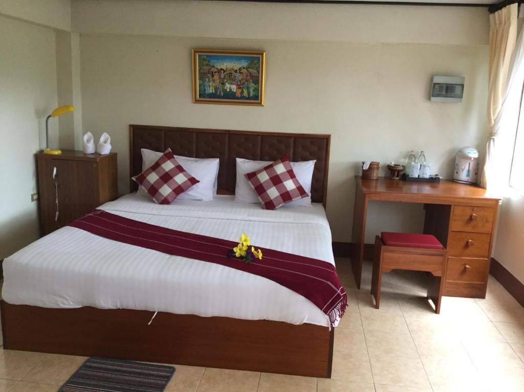 Postel nebo postele na pokoji v ubytování Mitkhoonyoum Hotel