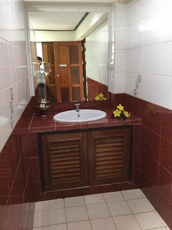 Koupelna v ubytování Mitkhoonyoum Hotel