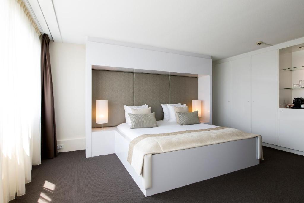 
King Suite with City View
