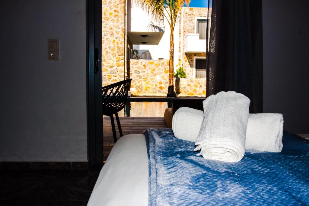 Postel nebo postele na pokoji v ubytování Sunshine Hotel Tigaki