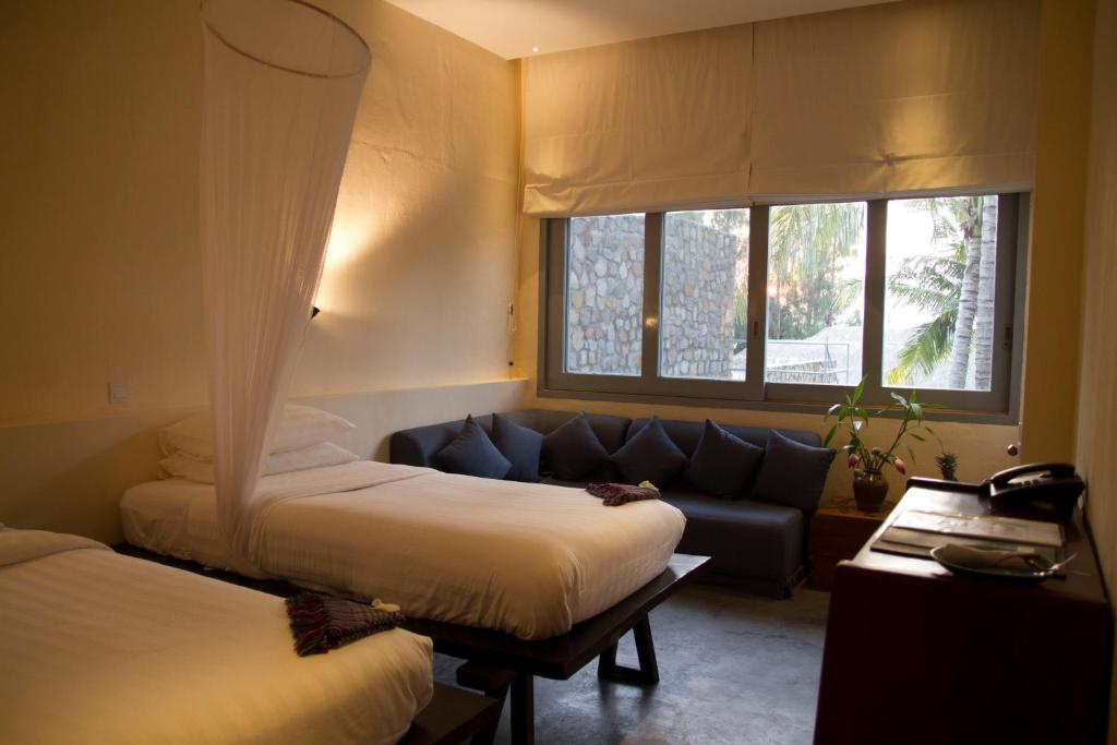 Postel nebo postele na pokoji v ubytování Knai Bang Chatt Resort