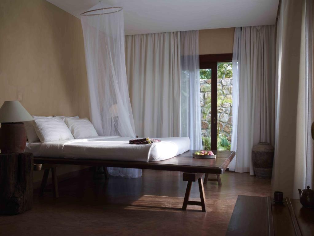 Postel nebo postele na pokoji v ubytování Knai Bang Chatt Resort