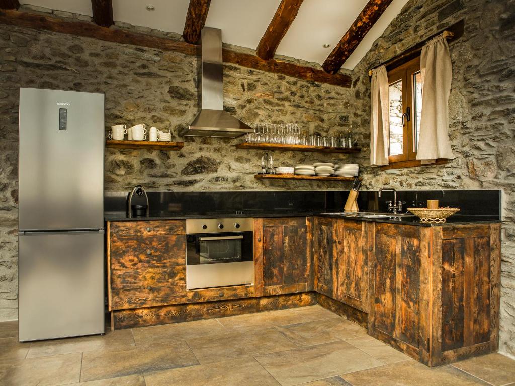 Kuchyň nebo kuchyňský kout v ubytování R de Rural - Casa Rural de les Arnes