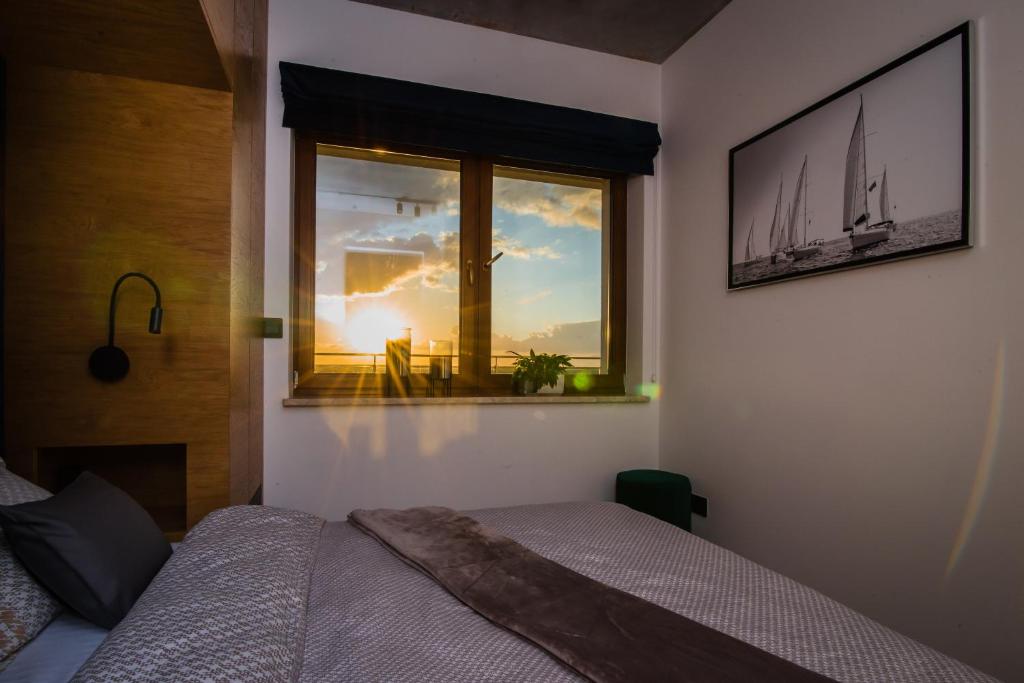 Posteľ alebo postele v izbe v ubytovaní Apartament WIDOK