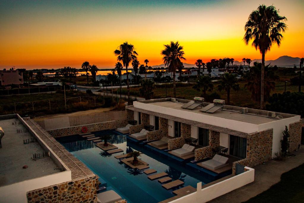 Bazén v ubytování Sunshine Hotel Tigaki nebo v jeho okolí