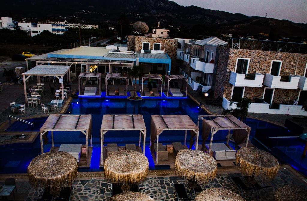 Bazén v ubytování Sunshine Hotel Tigaki nebo v jeho okolí