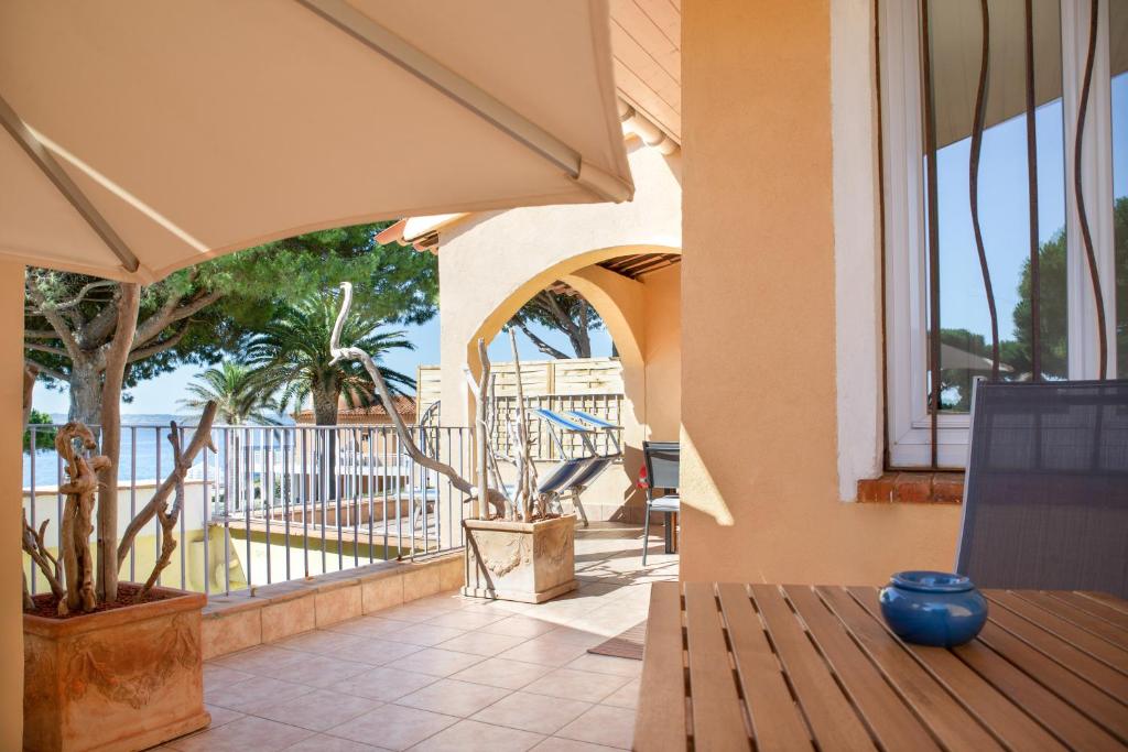 Villa Les Glycines - Apartment With Sea View