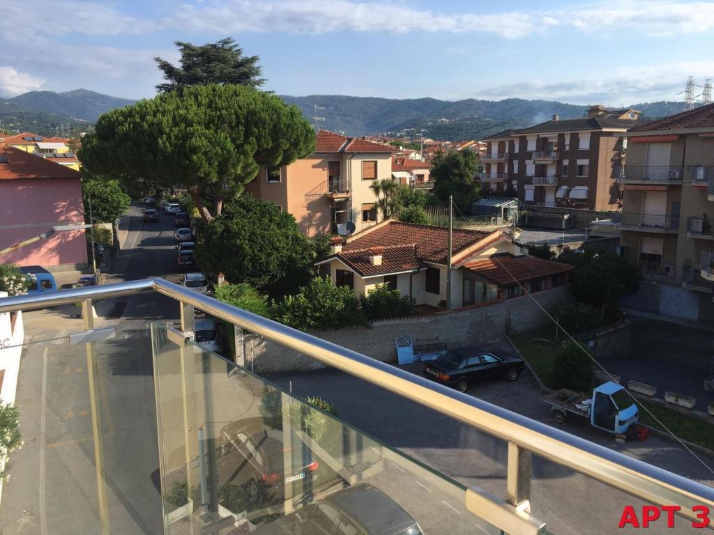 A general mountain view or a mountain view taken from Az apartmant