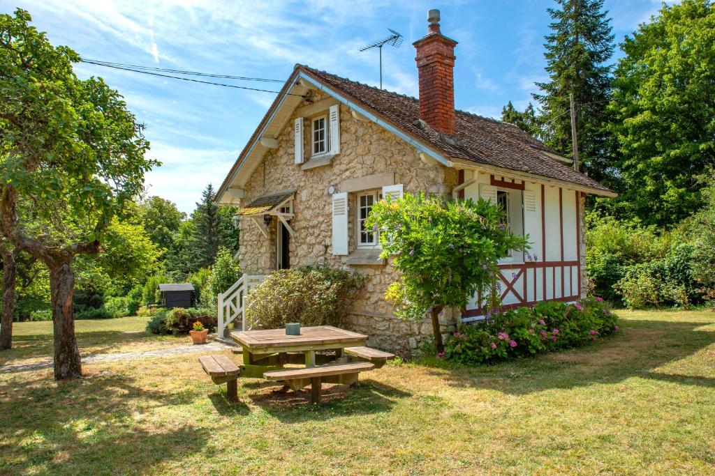 a stone house with a picnic table in front of it at La Petite Affolante in Samois-sur-Seine