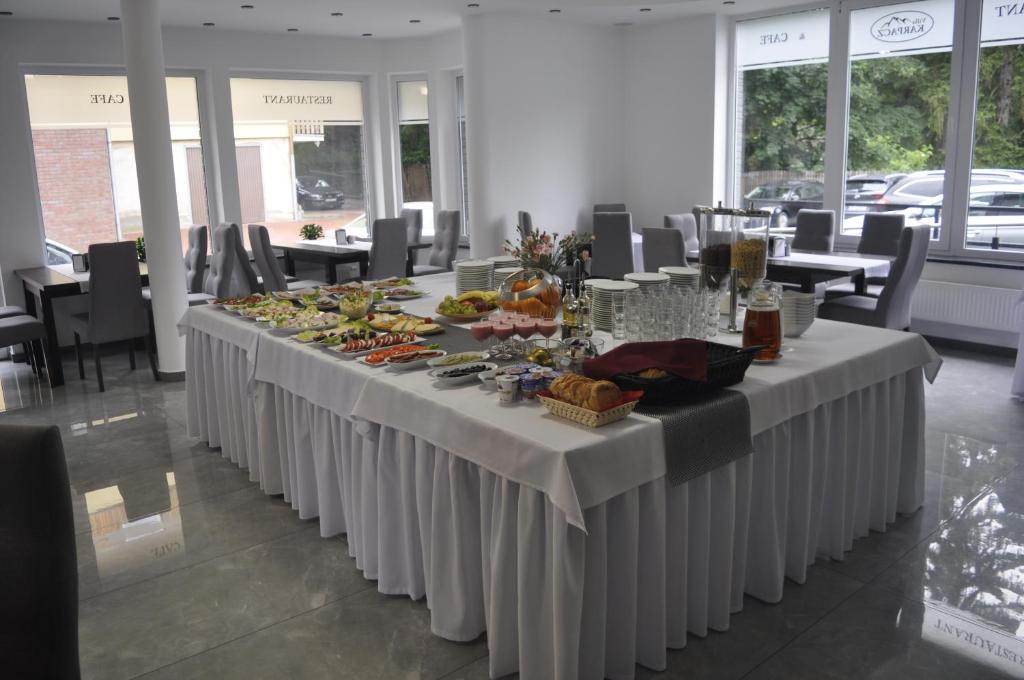 Jedlo v ubytovaní bed & breakfast alebo blízkom okolí