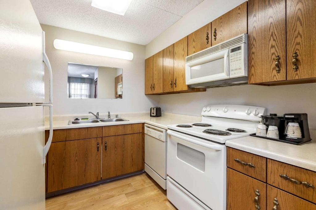 La Quinta Inn by Wyndham El Paso West - Apartamento Con Cama Extragrande - No Fumadores