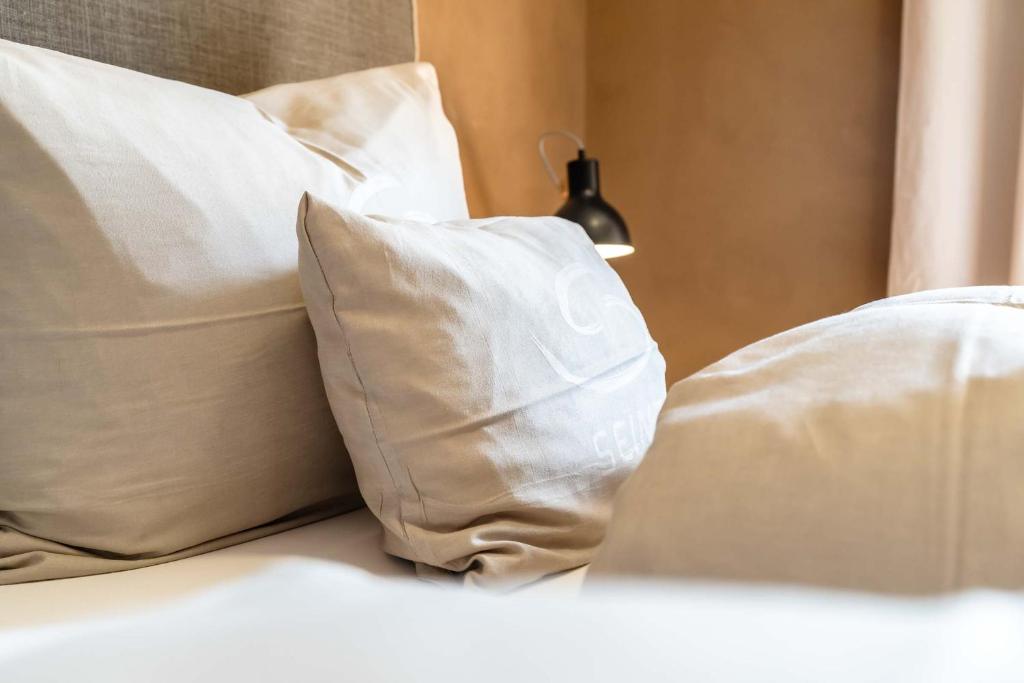 Postel nebo postele na pokoji v ubytování SEINZ Wisdom Resort - Bio-Hotel vegan-vegetarisch