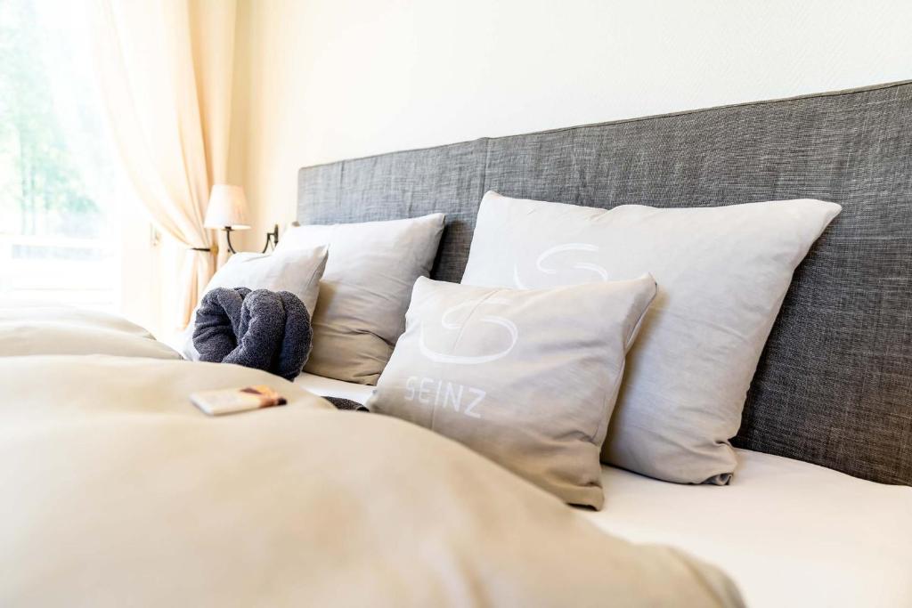 Postel nebo postele na pokoji v ubytování SEINZ Wisdom Resort - Bio-Hotel vegan-vegetarisch