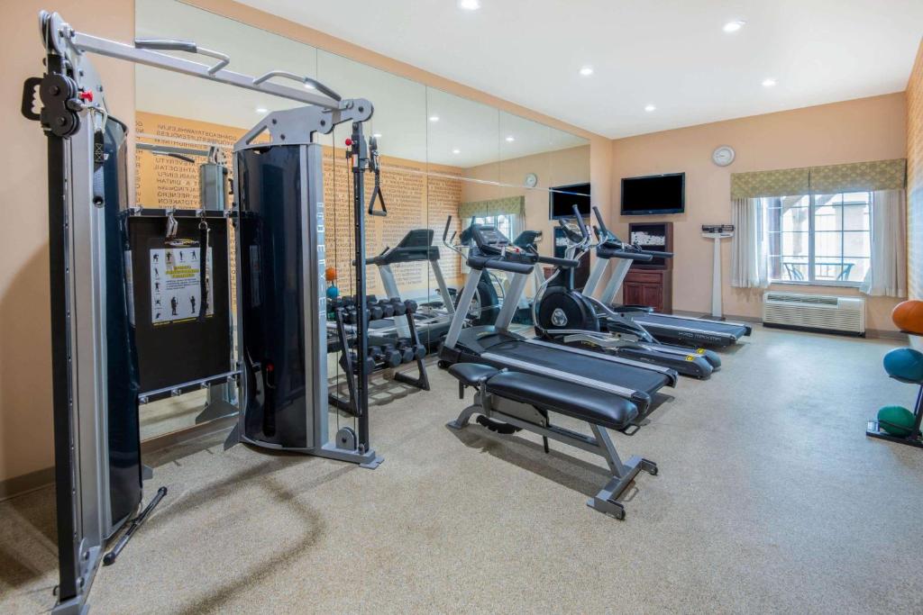 a gym with treadmills and cardio equipment in a room at Holiday Inn Express & Suites - Ardmore by IHG in Ardmore