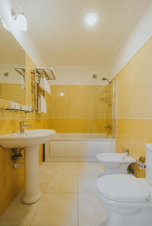 Koupelna v ubytování Premier Geneva Hotel