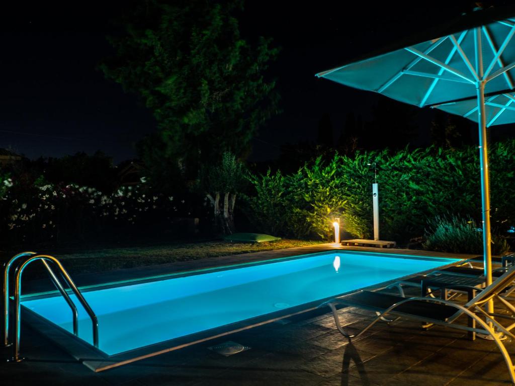 Basen w obiekcie Cypress Garden Villas lub w pobliżu