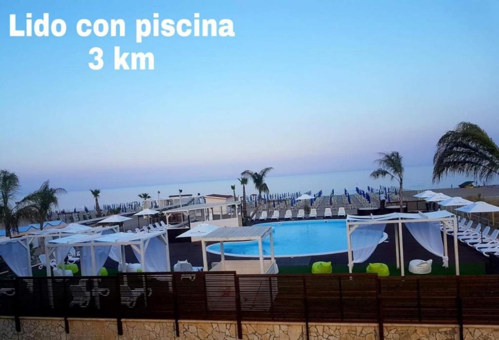 Bazén v ubytování Casa Vacanze BORGO VECCHIO nebo v jeho okolí