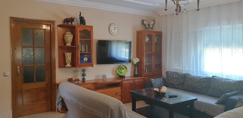 Televízia a/alebo spoločenská miestnosť v ubytovaní Casa Rural Huerta Vallejo