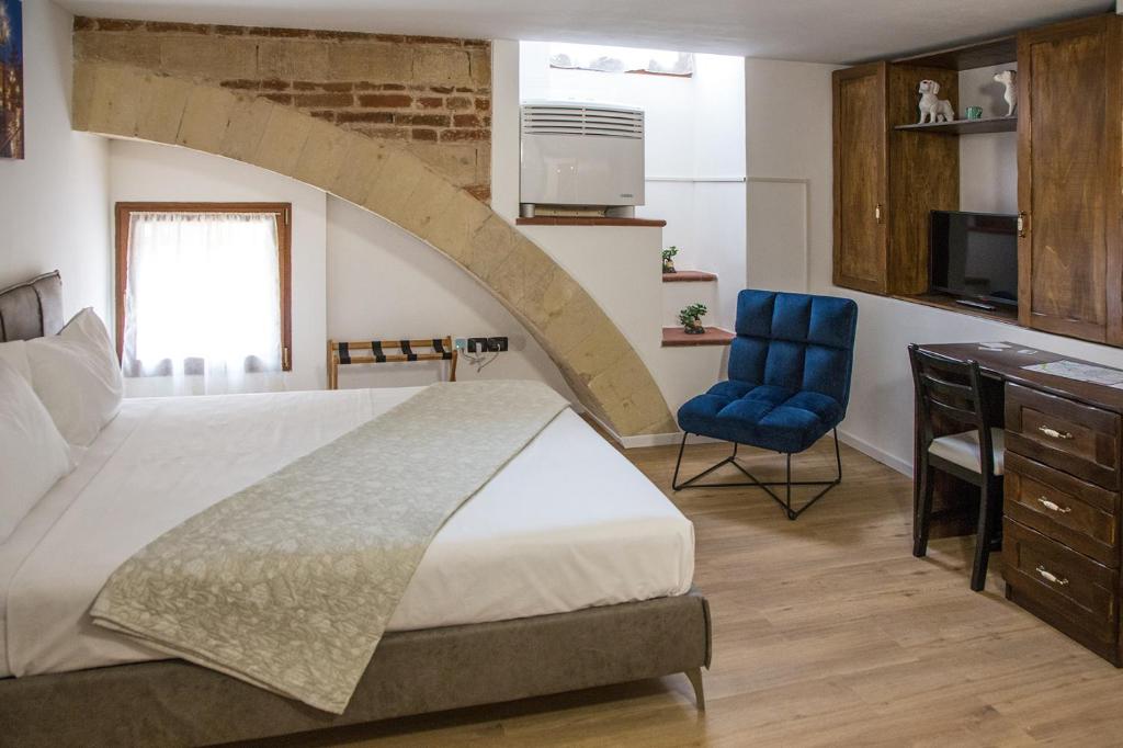 A bed or beds in a room at Aurelia Luxury - Piazza delle Erbe