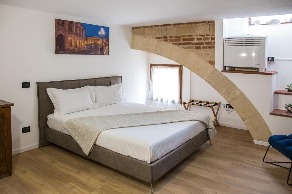 A bed or beds in a room at Aurelia Luxury - Piazza delle Erbe