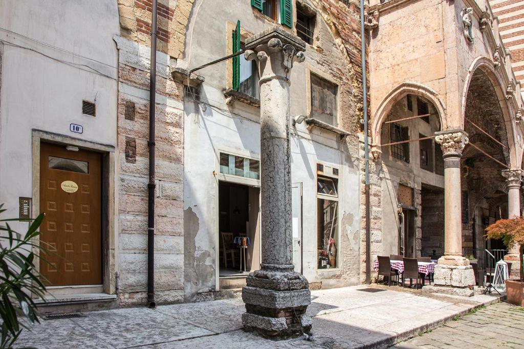 The building in which a vendégházakat is located