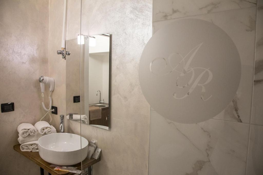A bathroom at Aurelia Luxury - Piazza delle Erbe