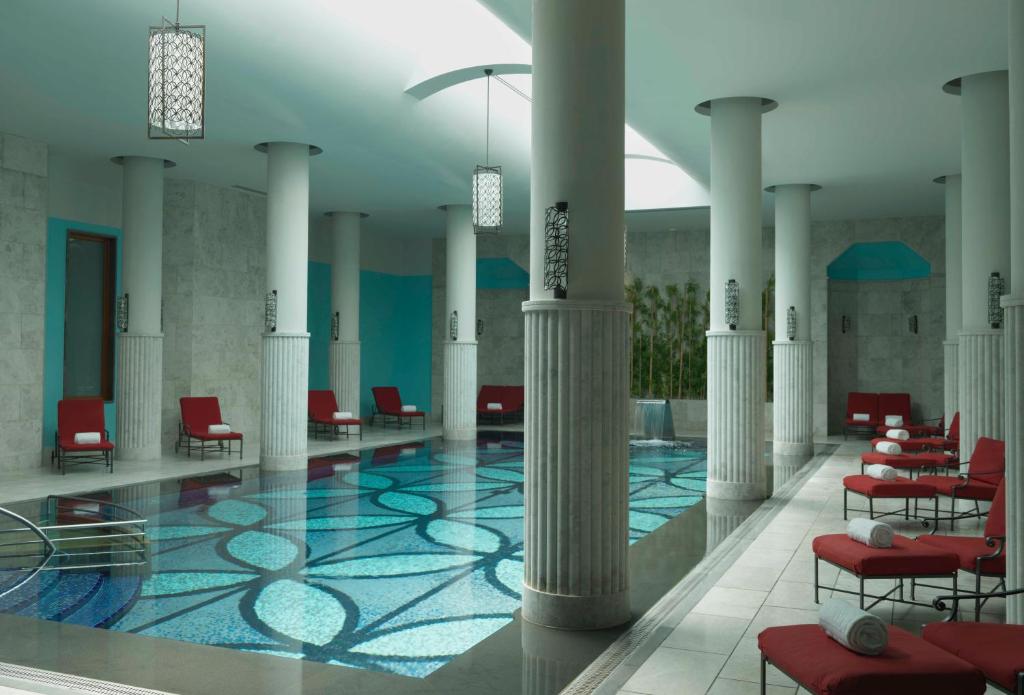 Bazén v ubytování Four Seasons Hotel Istanbul at the Bosphorus nebo v jeho okolí