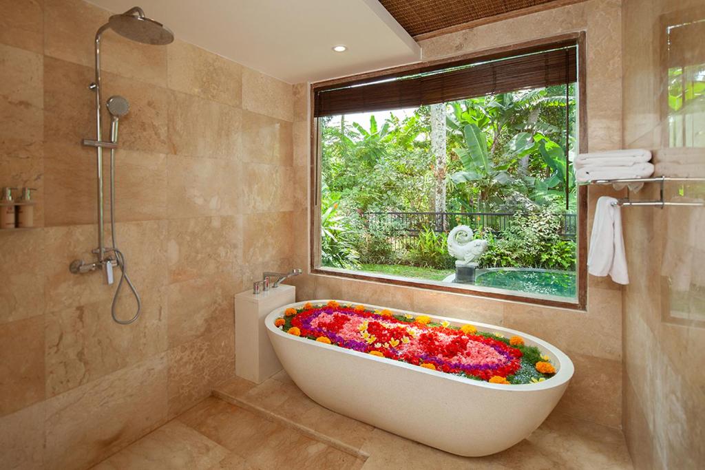 Koupelna v ubytování The Kalyana Ubud Resort